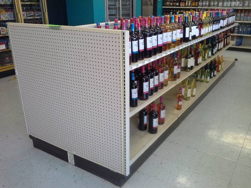 lot 305 image: Retail Display Shelves