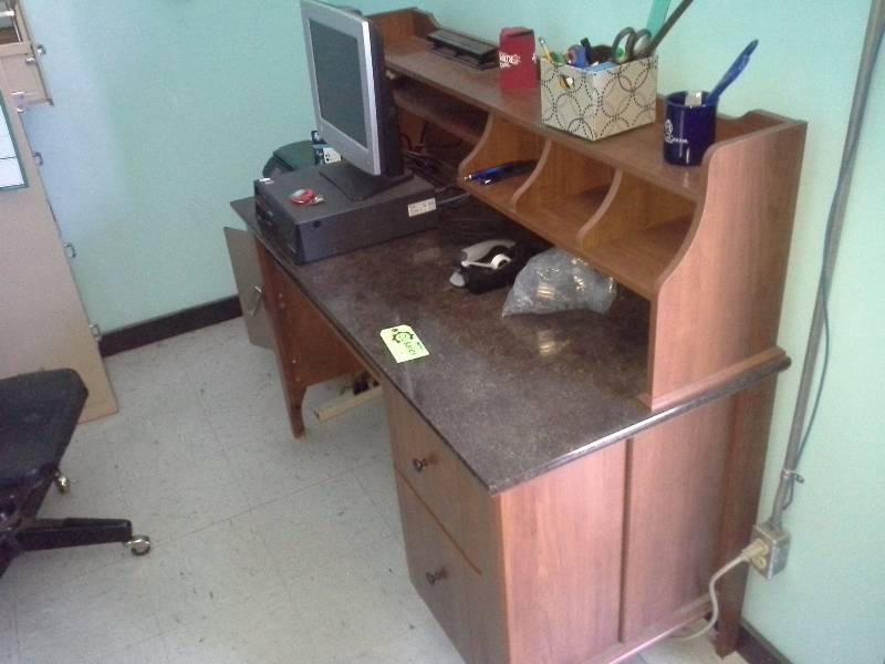 lot 315 image: Office Desk