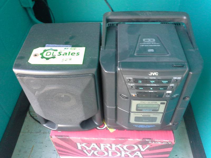 lot 327 image: Boom Box