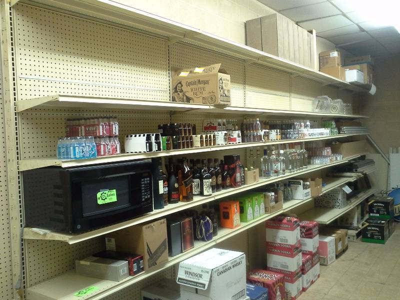 lot 335 image: Retail Display Shelves
