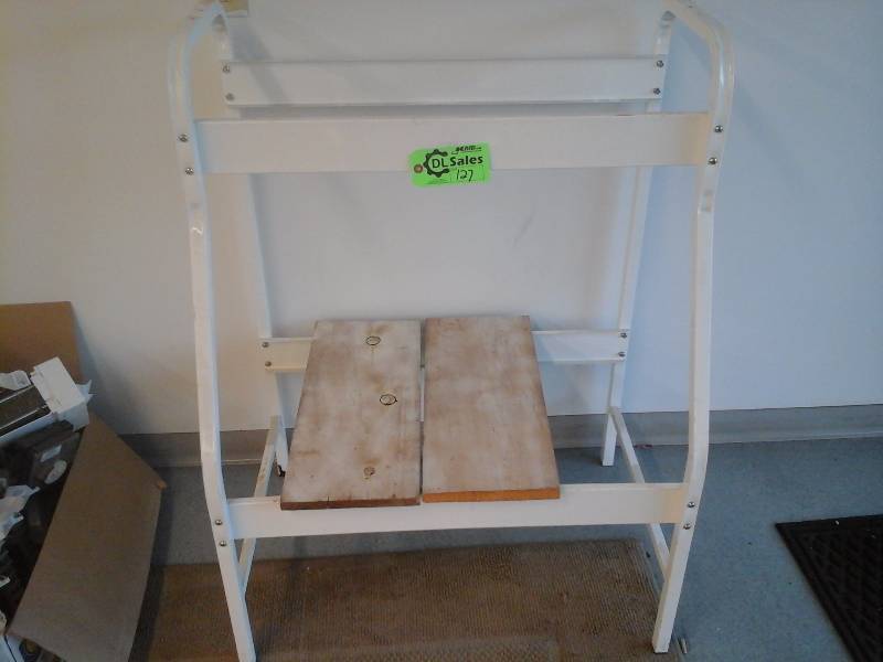 lot 127 image: Display Rack