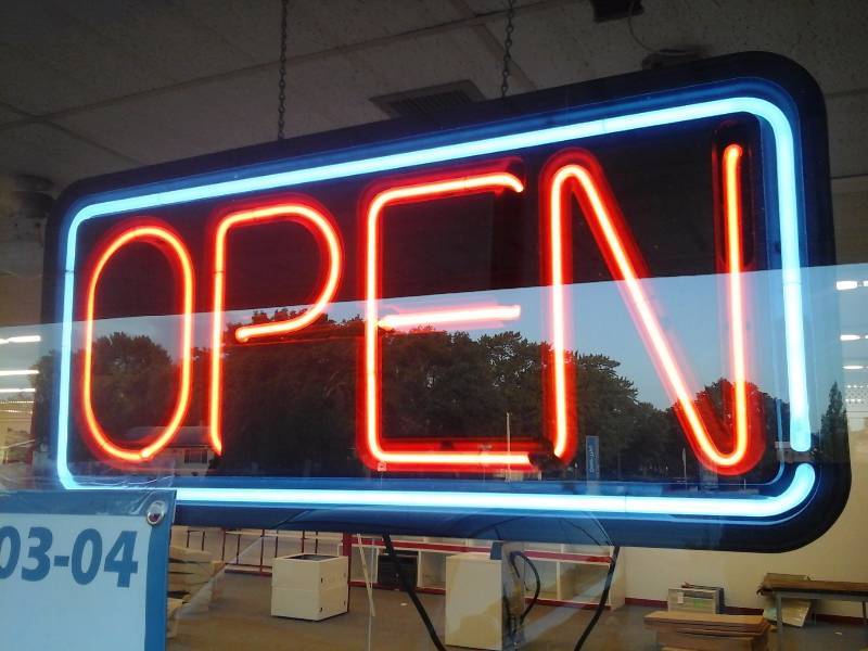 lot 128 image: Open Sign