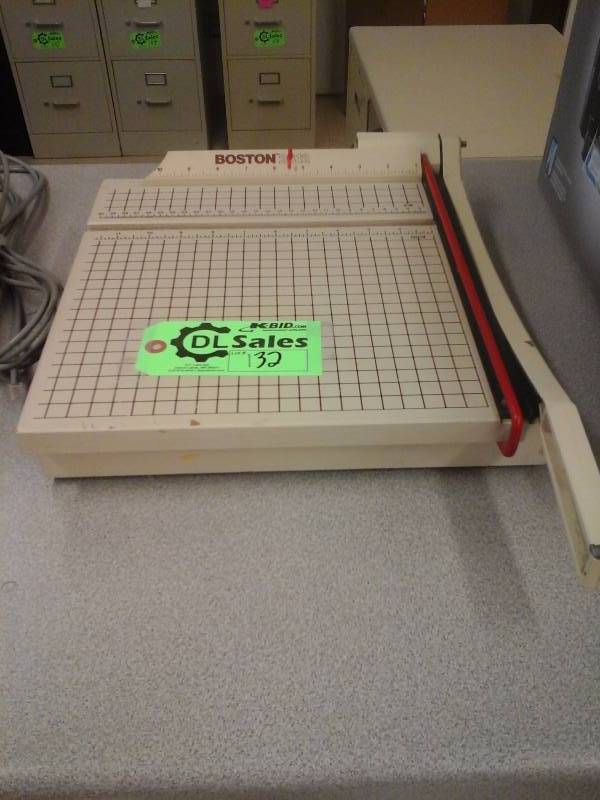 lot 132 image: Paper Cutter