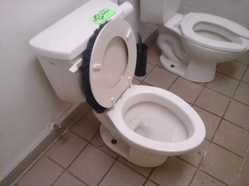 lot 166 image: Commercial Toilet