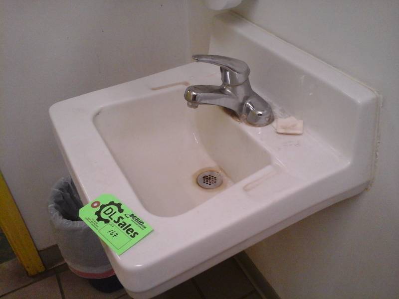 lot 167 image: Commercial Sink