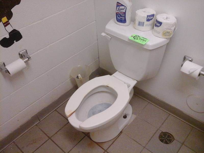 lot 171 image: Commercial Toilets(2)