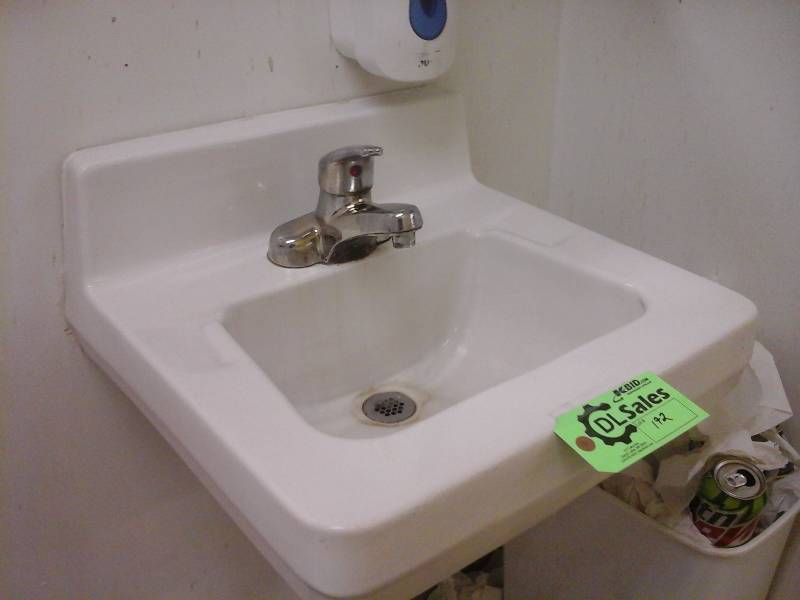 lot 172 image: Commercial Sink