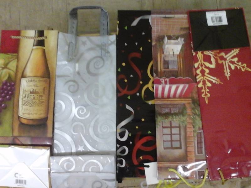 lot 337 image: Gift Bags