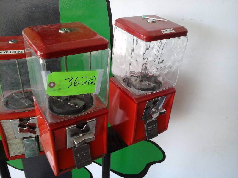 lot 362 image: Candy Dispensers(2)