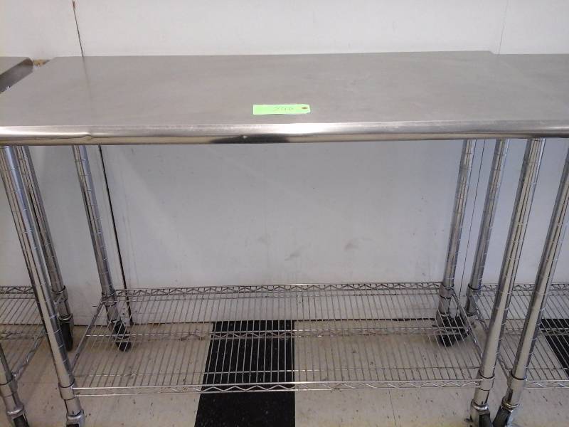 lot 388 image: 4 Wheel Clothes Folding Table