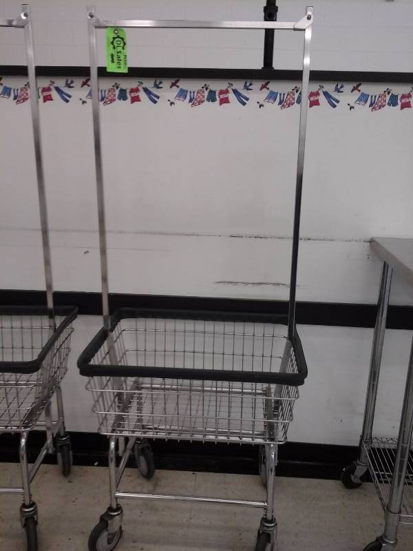 lot 11 image: 4 wheel laundry basket