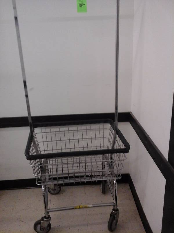 lot 14 image: 4 wheel laundry basket