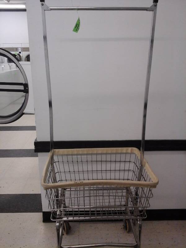 lot 15 image: 4 wheel laundry basket