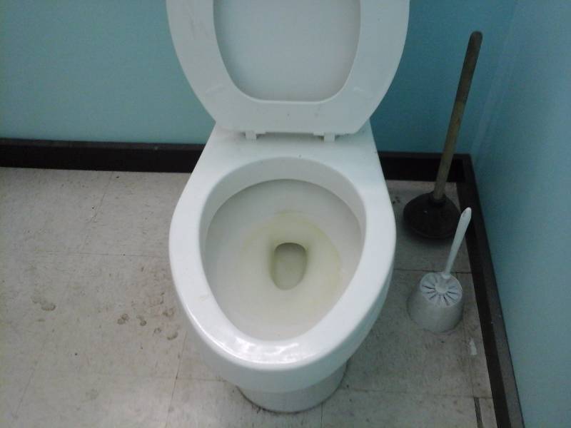 lot 286 image: Commercial Toilet