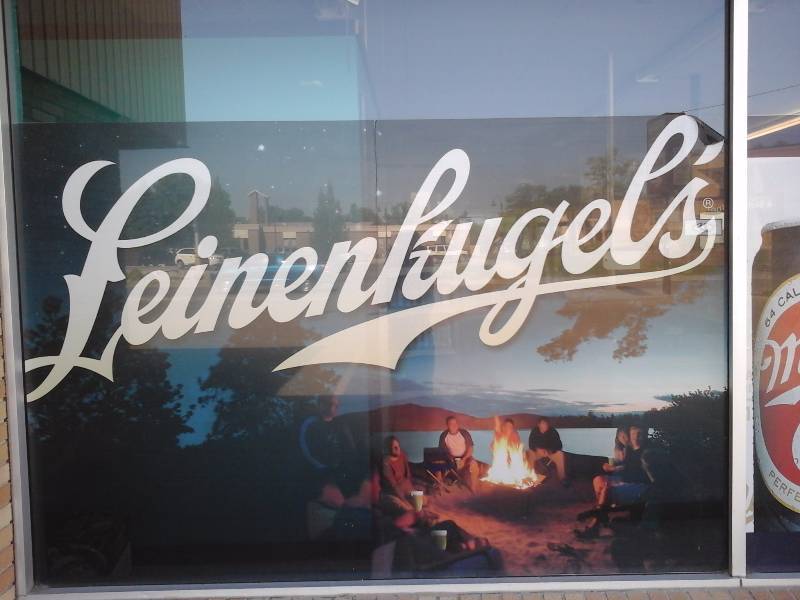 lot 281 image: Window Display Sign(Leinenkugels)