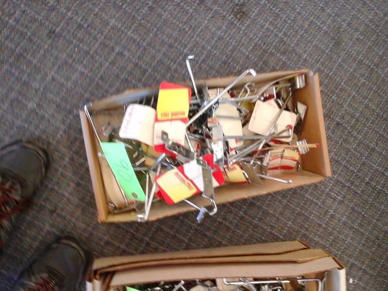 lot 90 image: Display Shelf Hooks