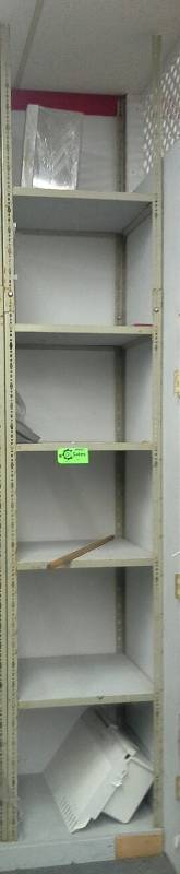 lot 206 image: Metal Shelving Unit