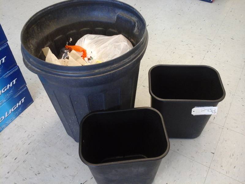 lot 285 image: Trash Cans(3)