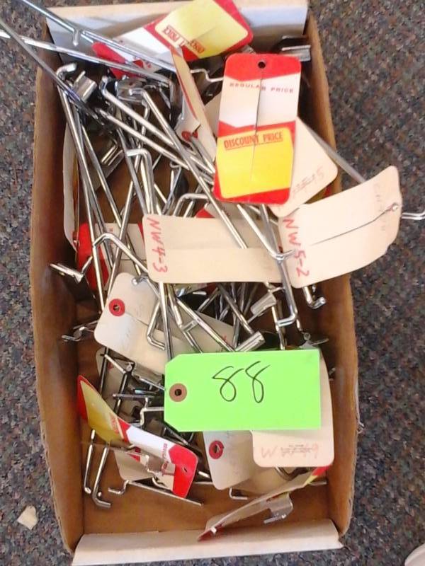 lot 88 image: Display Shelf Hooks