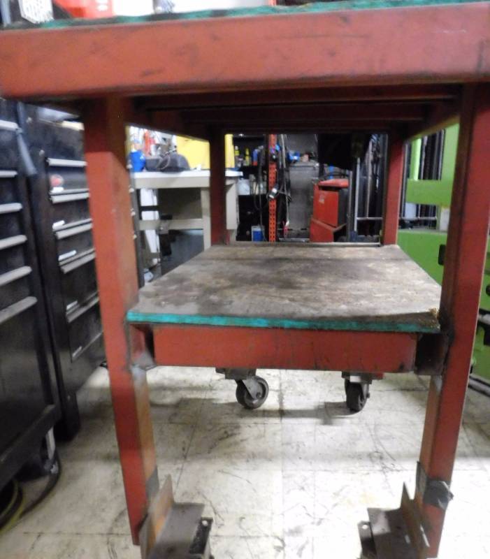 lot 9 image: Heavy Duty Rolling Work Bench