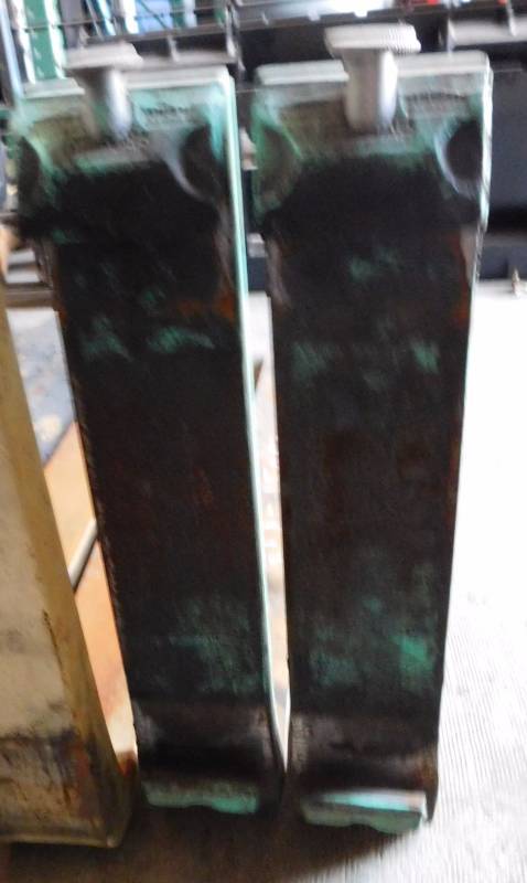 lot 5 image: Pair of 36 Forklift Forks