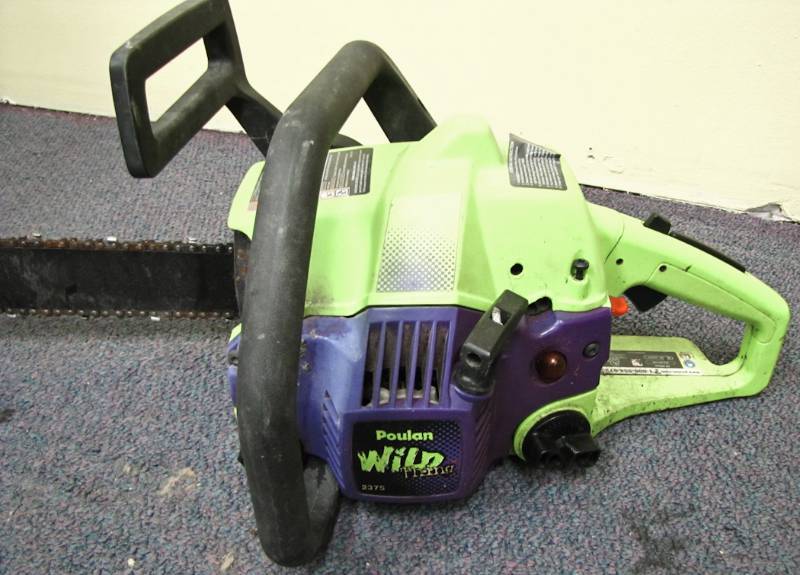 2 chainsaws Poulan wild thing and Jonsered