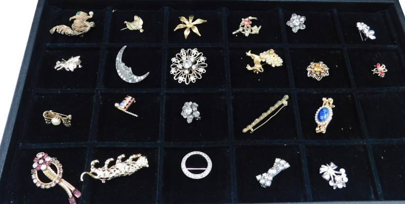22 brooches display not included