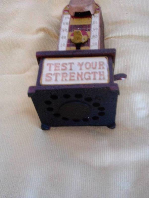 COLLECTIBLE TEST YOUR STRENGTH BANK