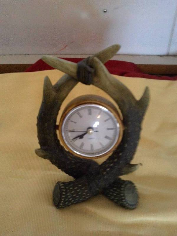 COLLECTIBLE QUARTZ CLOCK