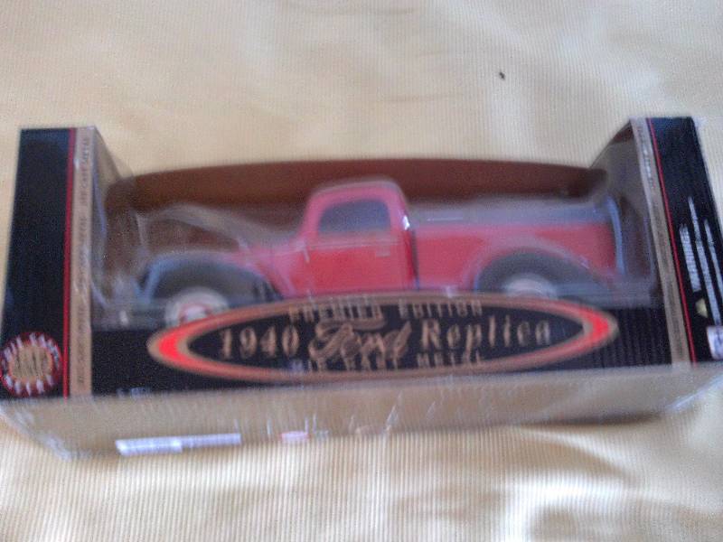 1940 FORD REPLICA COIN BANK