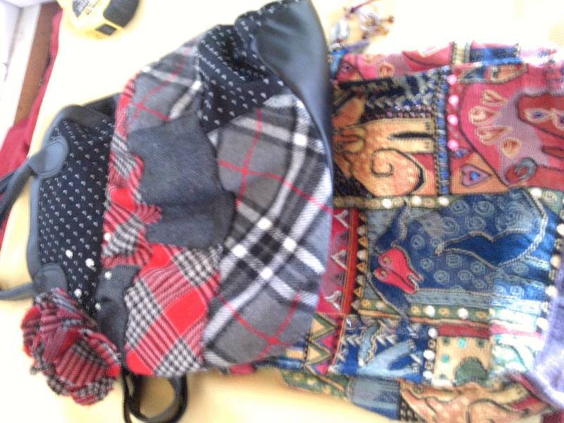 2 FASHION HAND BAGS