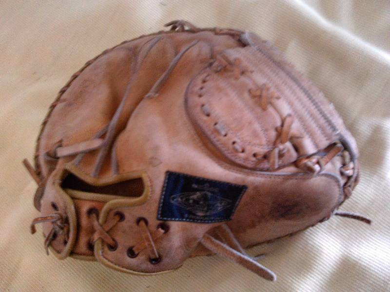 VINTAGE CATCHERS MITT