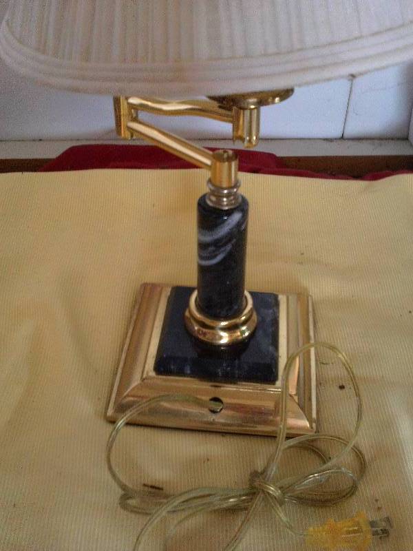 BLACK MARBLE BASED LAMP
