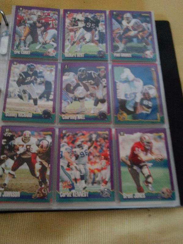 COLLECTIBLE FOOTBALL CARDS