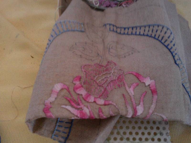 VINTAGE RUNNERS AND EMBROIDERY STRING