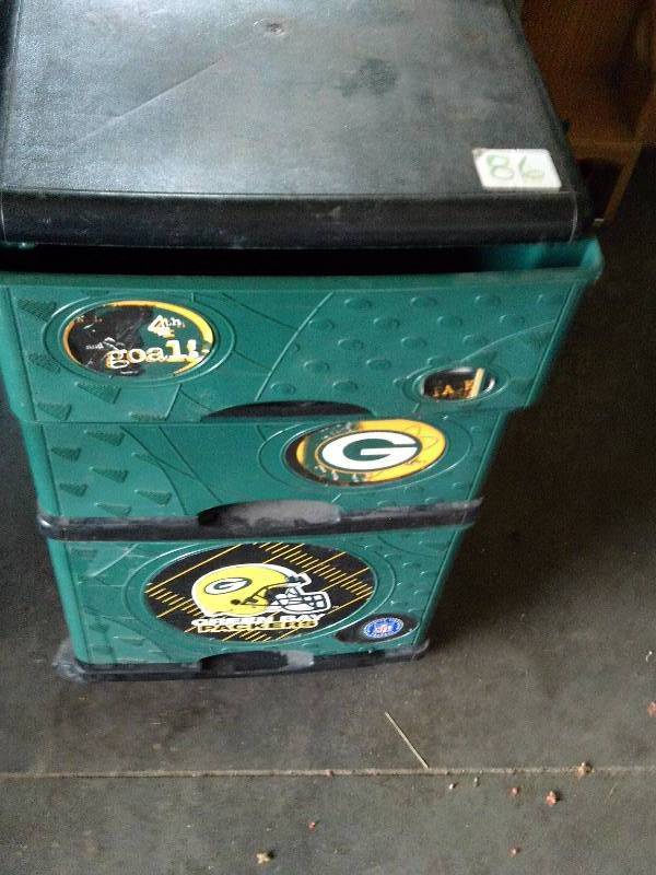 3 DRAWER ROLLING CABNET