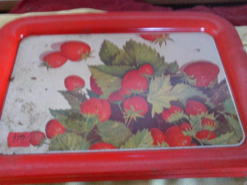 5 VINTAGE METAL TRAYS