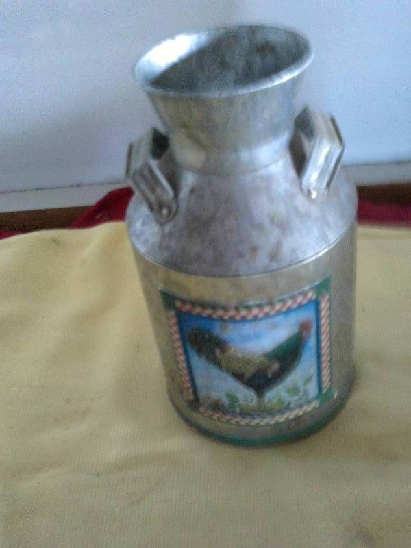 VINTAGE METAL CAN