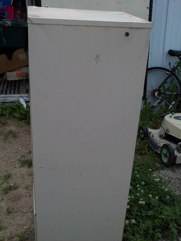 4 DRAWER FILE CABNET