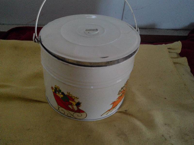 VINTAGE METAL PAIL