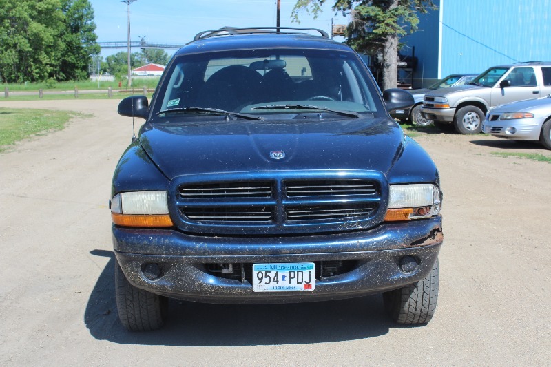 lot 866 image: 1999 Dodge Durango 4x4 3rd Row Seating