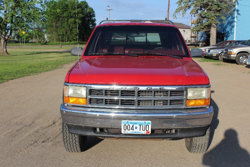 lot 864 image: 1994 Dodge Dakota SLT 4x4 - Low Miles