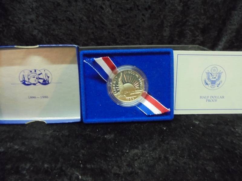 1986 US Mint Proof Liberty Half Dollar in display