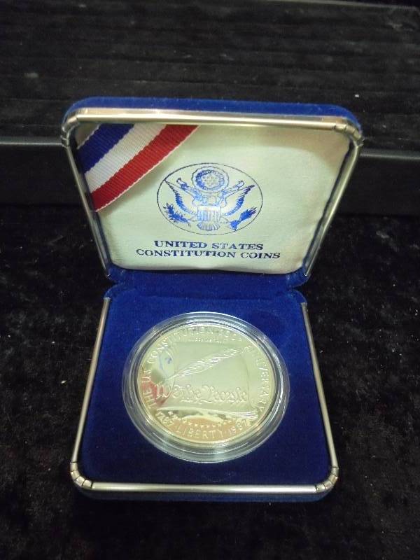 1987 US Constitution Coin, 90% Silver, in blue velvet display