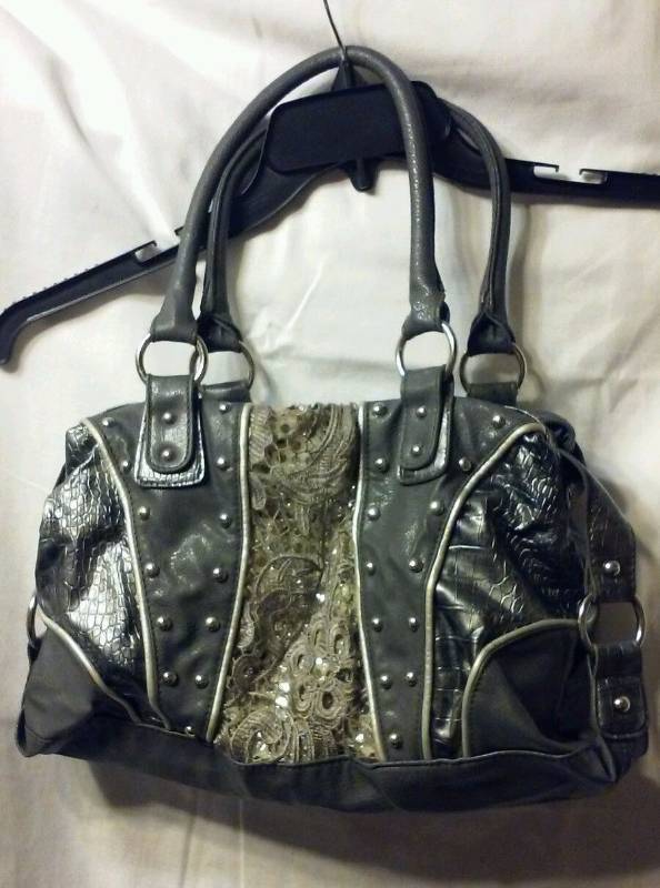 Gray chateau purse used in good condition