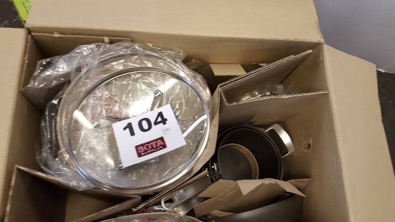 Kirkland Signature 15 pc Pot / Pan Set in Box, Subsurface 190 Auctions by  Fleetsale