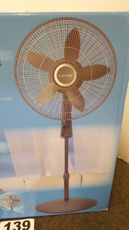 lot 139 image: Lasko Elite Collection 18 Polished Fan with Remote