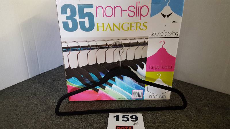 lot 159 image: NON-Slip Hangers  35 pieces