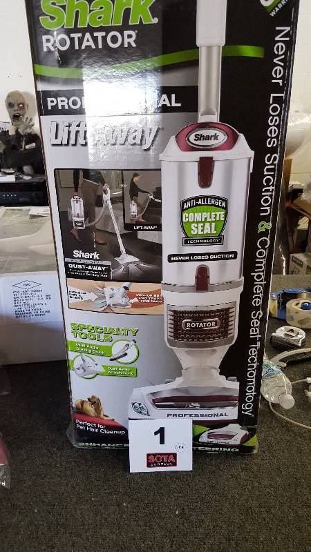 Shark Vacuum- Rotator Pro Liftaway  - white