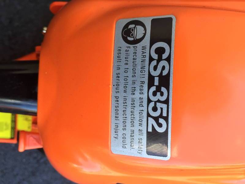 lot 9 image: Echo 16 in. 34cc Gas Chainsaw Model # CS-352 used working conditions